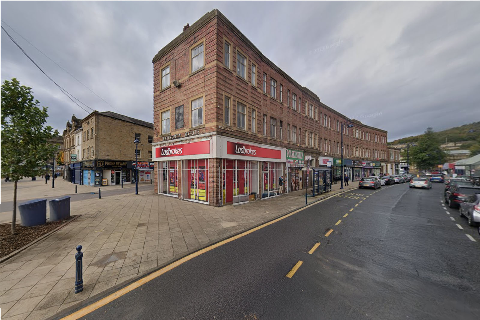 Office in Dewsbury - photo 2